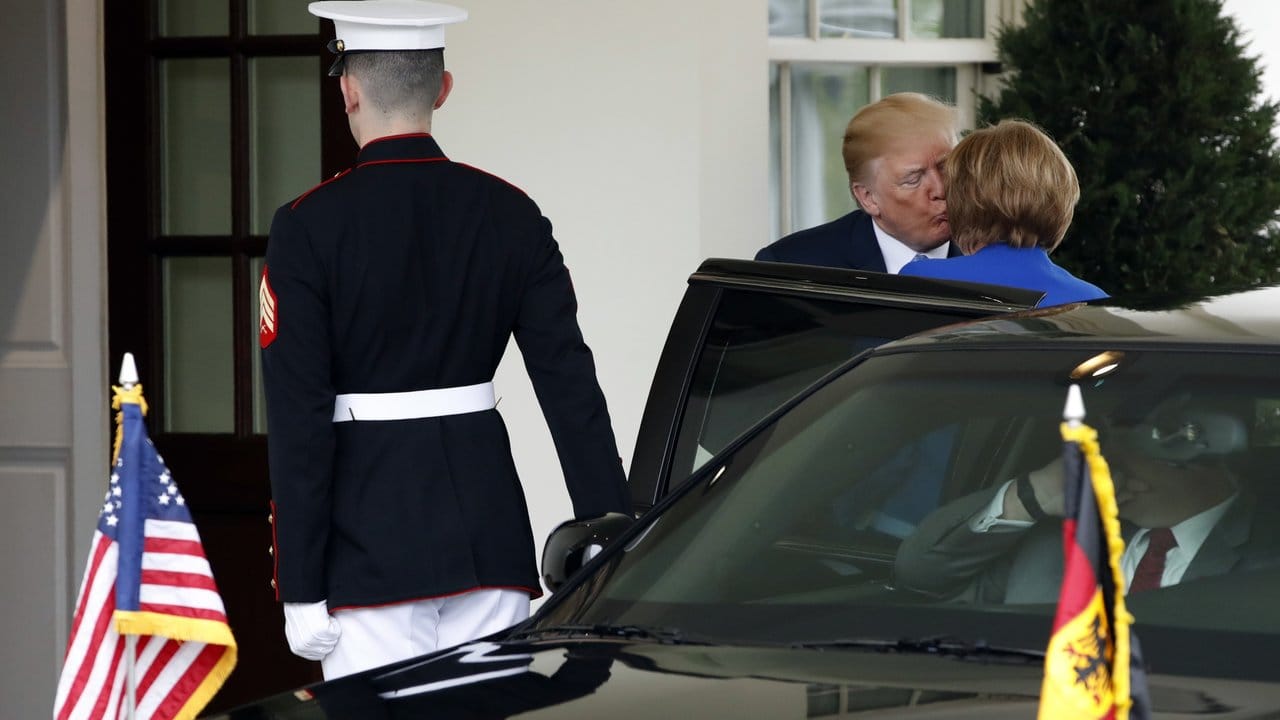 US-Präsident Trump begrüßt Bundeskanzlerin Merkel am Weißen Haus. US-Präsident Trump begrüßt Bundeskanzlerin Merkel am Weißen Haus.