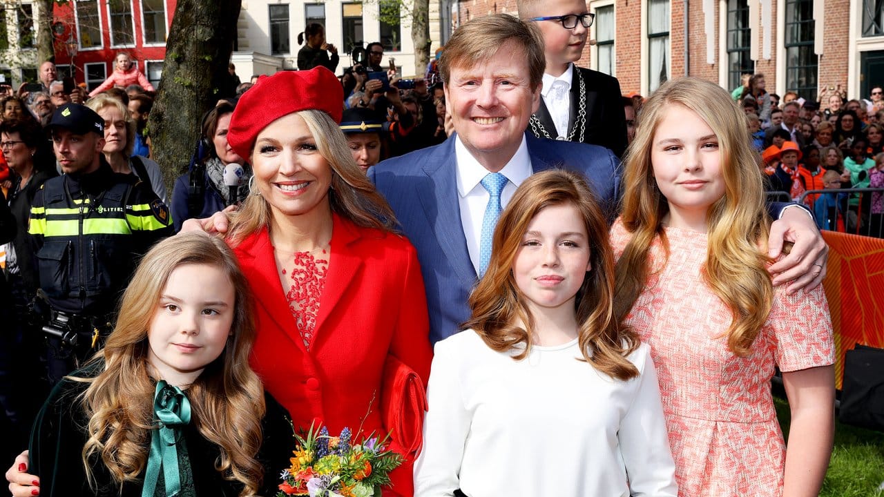 Willem-Alexander und Familie am traditionellen "koningsdag" in Groningen (2018). Willem-Alexander und Familie am traditionellen "koningsdag" in Groningen (2018).