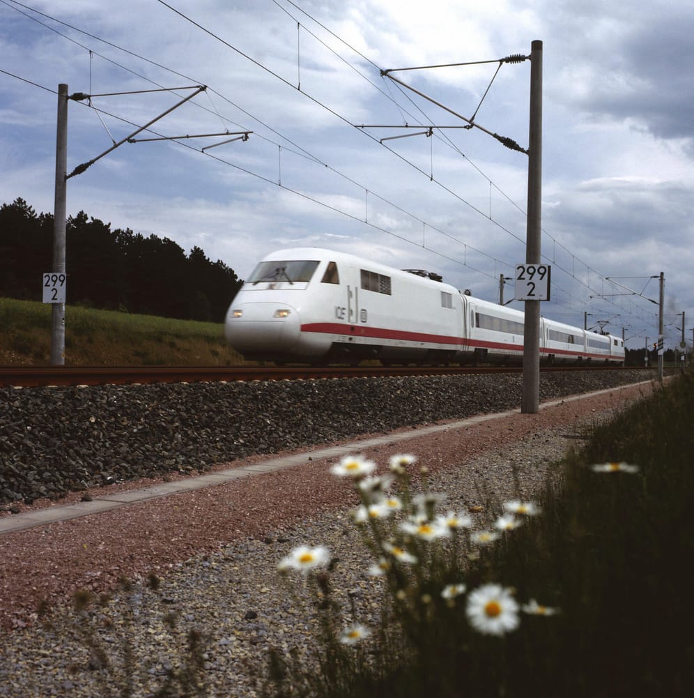 Rekordzug: 1988 wurde der ICE zum schnellsten Zug der Welt. Damals stand das Kürzel noch für InterCityExperimental.