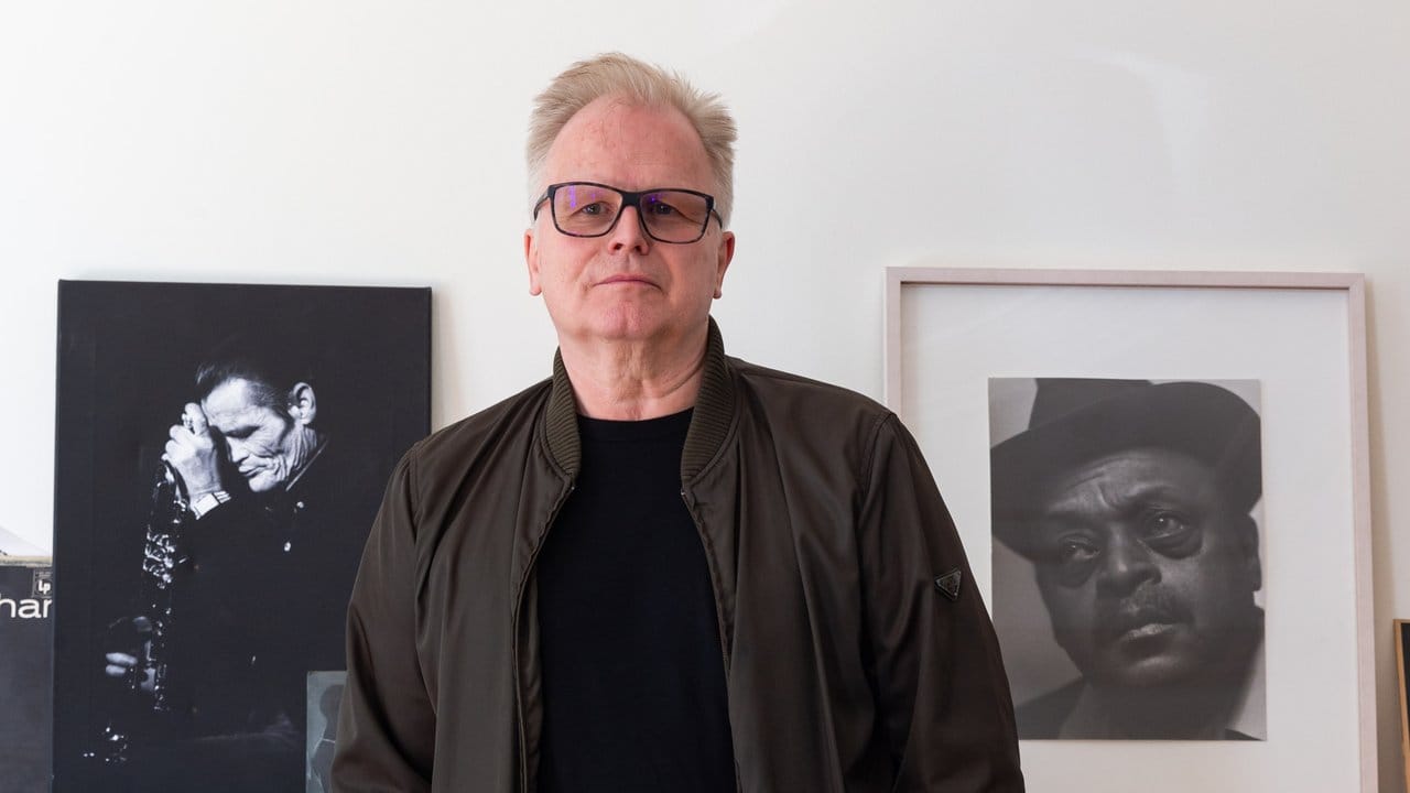 DEr Musiker Herbert Grönemeyer zu Gast in der "Villa Willemsen". DEr Musiker Herbert Grönemeyer zu Gast in der "Villa Willemsen".