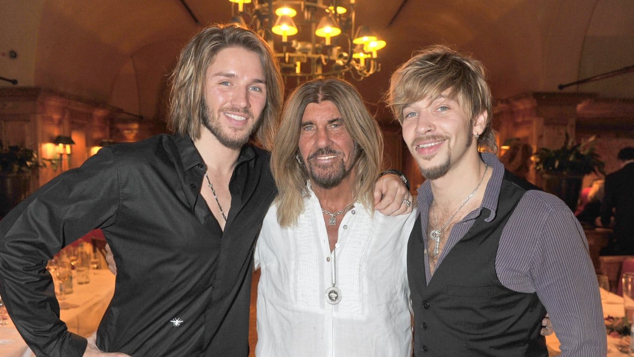 Die Musiker-Brüder Gil (l) und Tal (r) Ofarim 2010 mit ihrem Vater, Sänger und Gitarrist Abi Ofarim (m). Die Musiker-Brüder Gil (l) und Tal (r) Ofarim 2010 mit ihrem Vater, Sänger und Gitarrist Abi Ofarim (m).