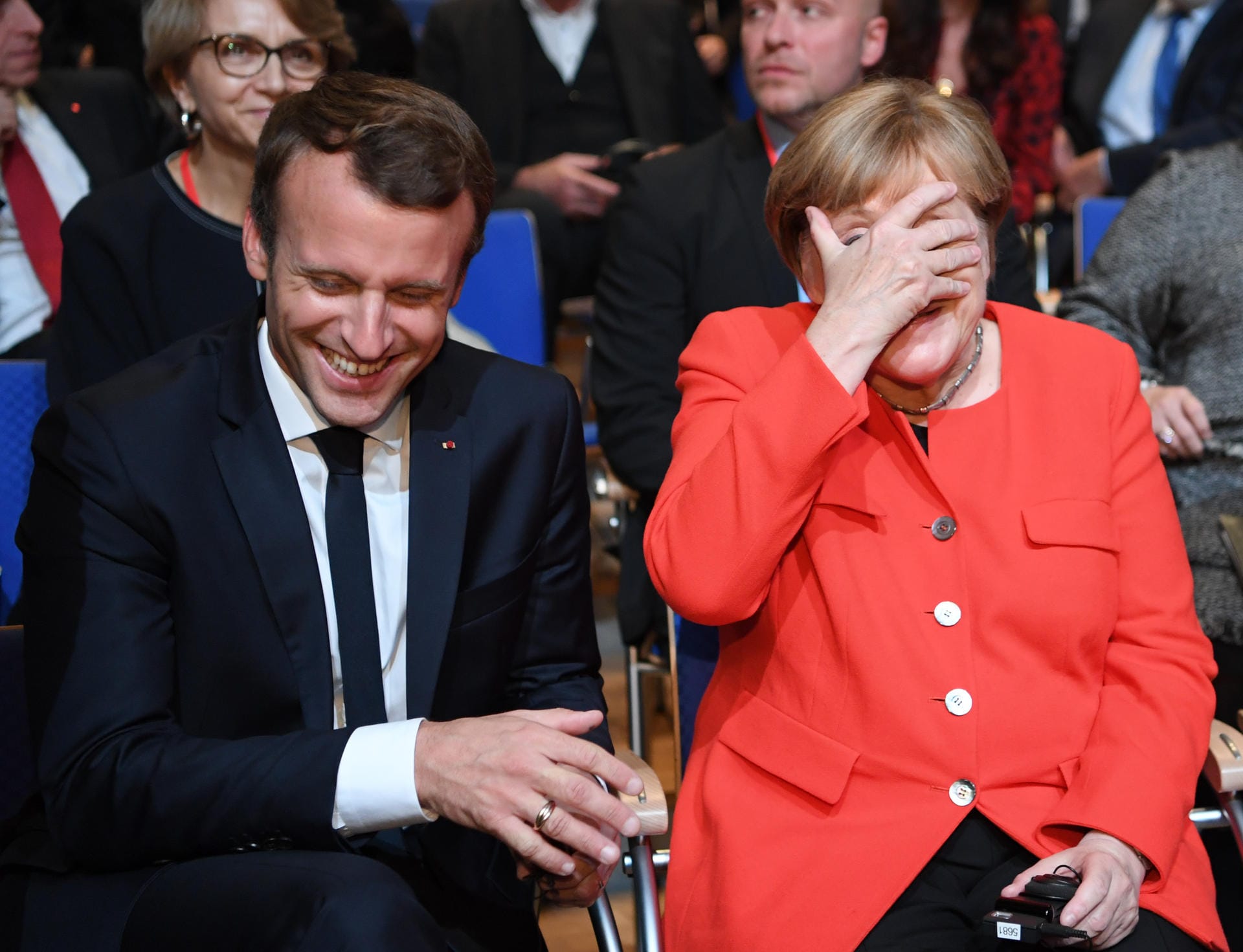 Macron und Merkel bei der Eröffnungsfeier der Frankfurter Buchmesse im Oktober 2017: Die Staatschefs teilen Humor und die Idee einer guten deutsch-französischen Freundschaft.