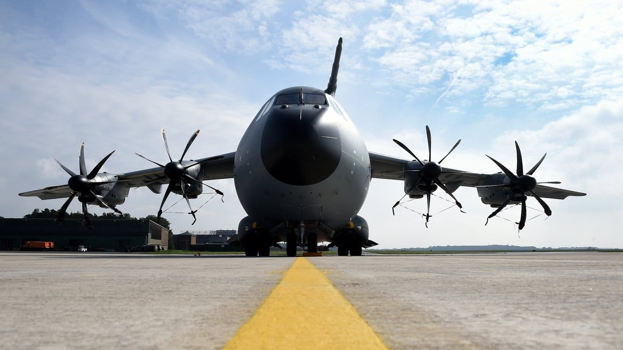 A400M-Militärtransporter der Luftwaffe: Verteidigungsministerin Ursula von der Leyen fordert erheblich mehr Geld im ersten Haushaltsentwurf von Finanzminister Scholz.