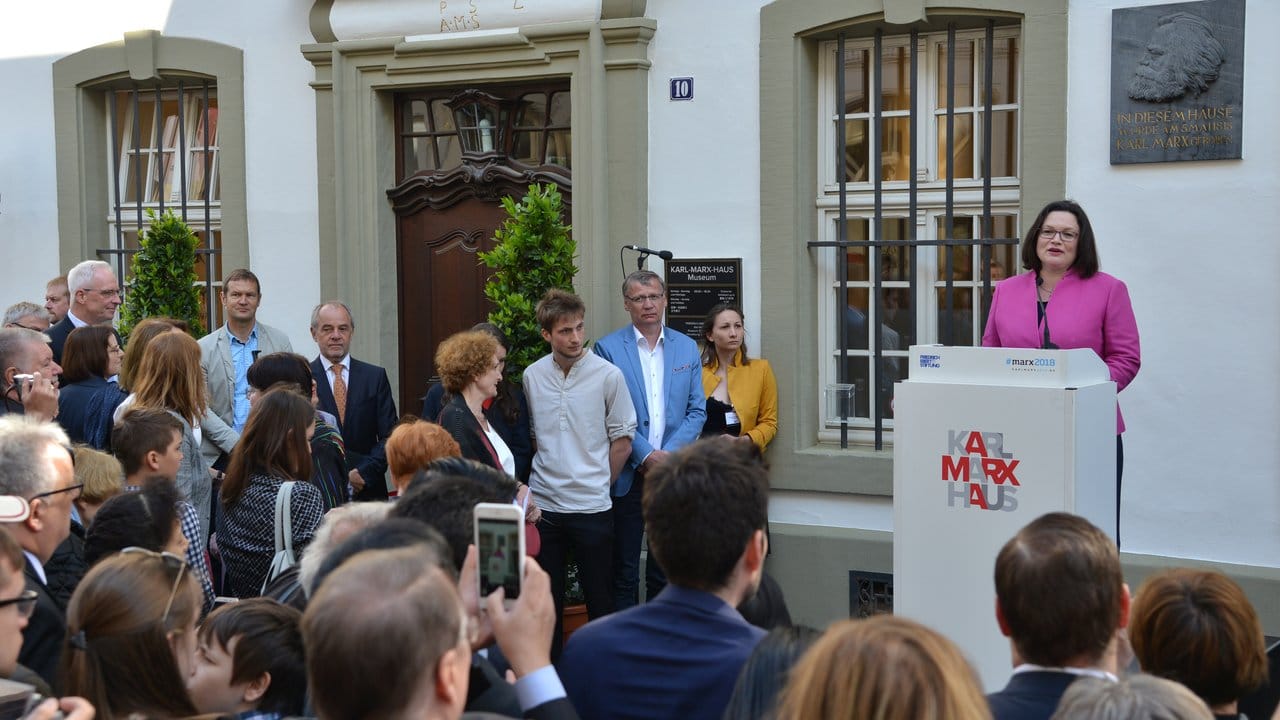 Andrea Nahles spricht bei der Eröffnung der neuen Dauerausstellung des Museums Karl Marx Hauses.