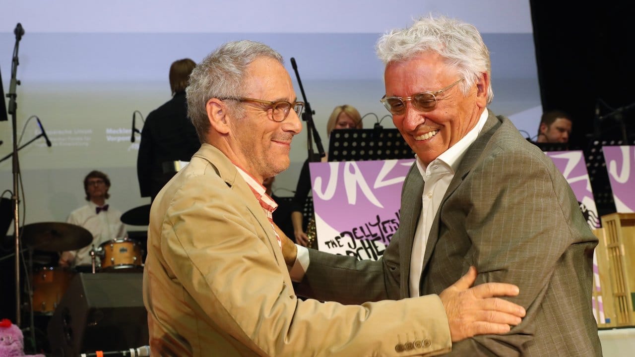 Schauspieler Henry Hübchen (r) und Regisseur Dani Levy beim Filmkunstfest Mecklenburg-Vorpommern. Schauspieler Henry Hübchen (r) und Regisseur Dani Levy beim Filmkunstfest Mecklenburg-Vorpommern.