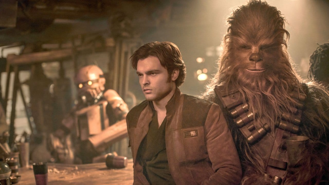 Alden Ehrenreich als Han Solo und Joonas Suotamo als Chewbacca in einer Szene des Films "Solo: A Star Wars Story", der in Cannes außer Konkurrenz läuft.
