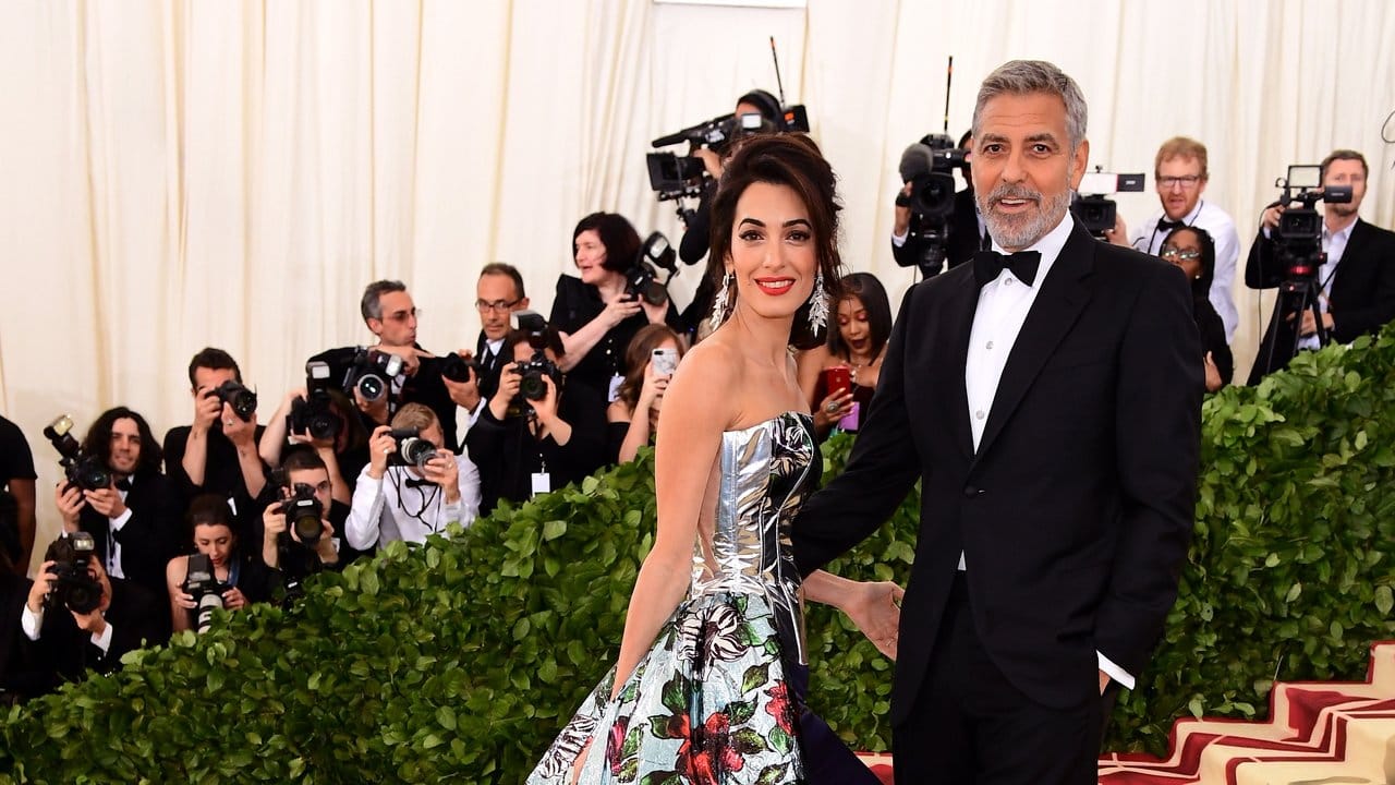 Amal und George Clooney bei der "Met Gala" in New York. Amal und George Clooney bei der "Met Gala" in New York.