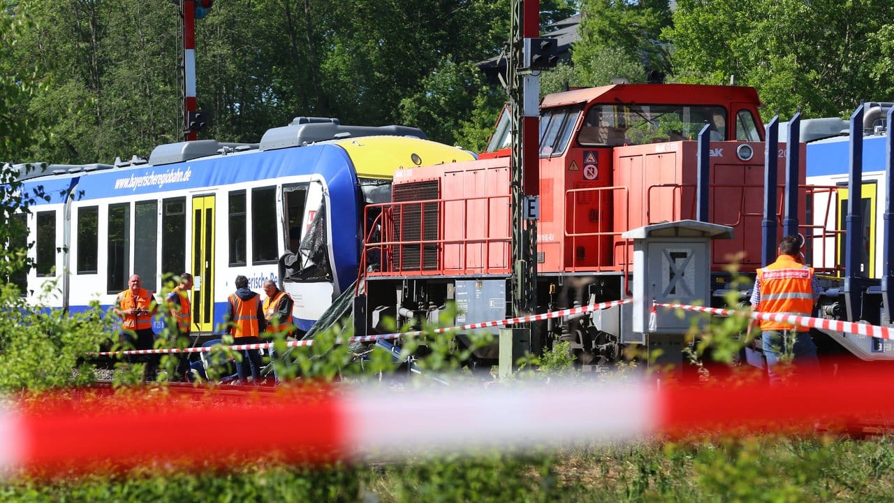 Die Kollision ereignete sich wenige hundert Meter vor dem Bahnhof im schwäbischen Aichach.