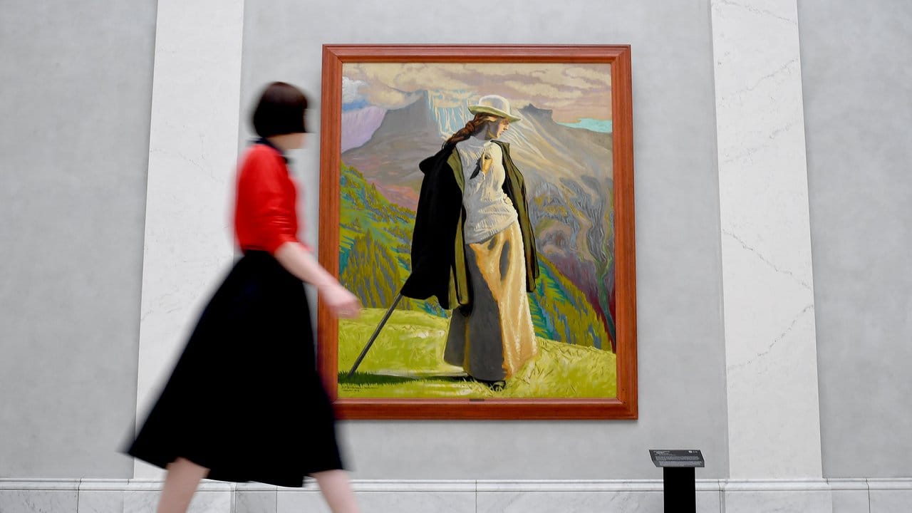 Das Gemälde "Bergsteigerin" des Künstlers Jens Ferdinand Willumsen in der Ausstellung "Wanderlust. Das Gemälde "Bergsteigerin" des Künstlers Jens Ferdinand Willumsen in der Ausstellung "Wanderlust.
