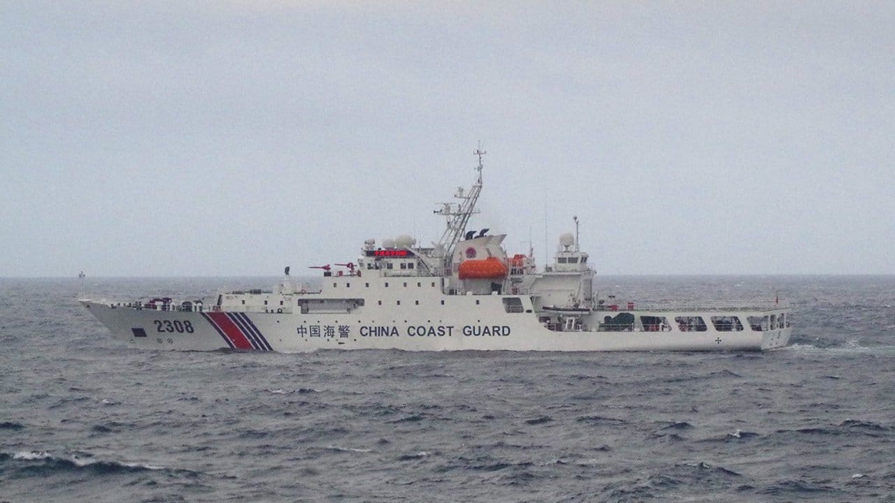 Ein Schiff der chinesischen Küstenwache in der Nähe der umstrittenen Inseln im ostchinesischen Meer.