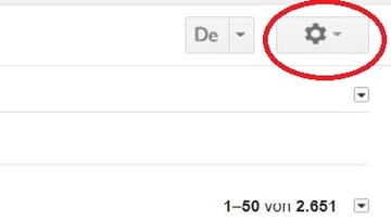 Um das neue Gmail zu aktivieren, loggen Sie sich in Ihren Account und klicken Sie auf das Zahnradsymbol.