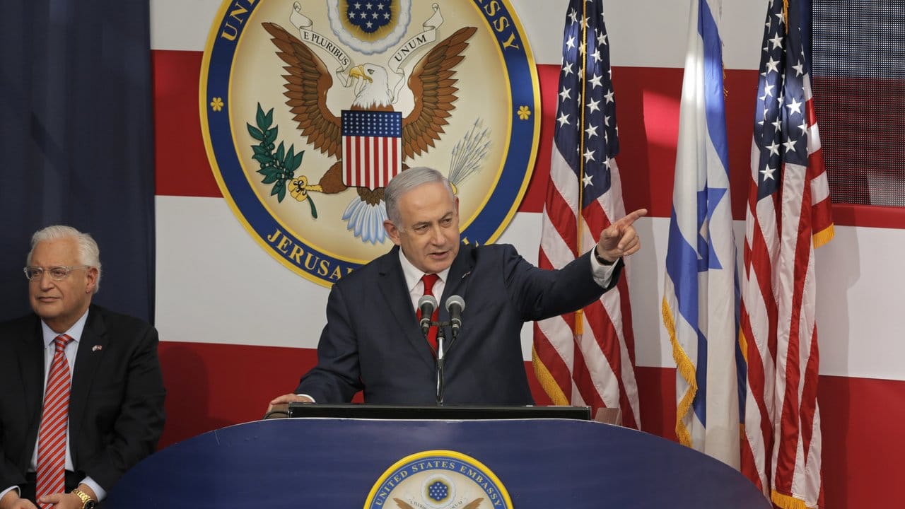 Israels Ministerpräsident Netanjahu bei einer Rede während des Festakts in Jerusalem.