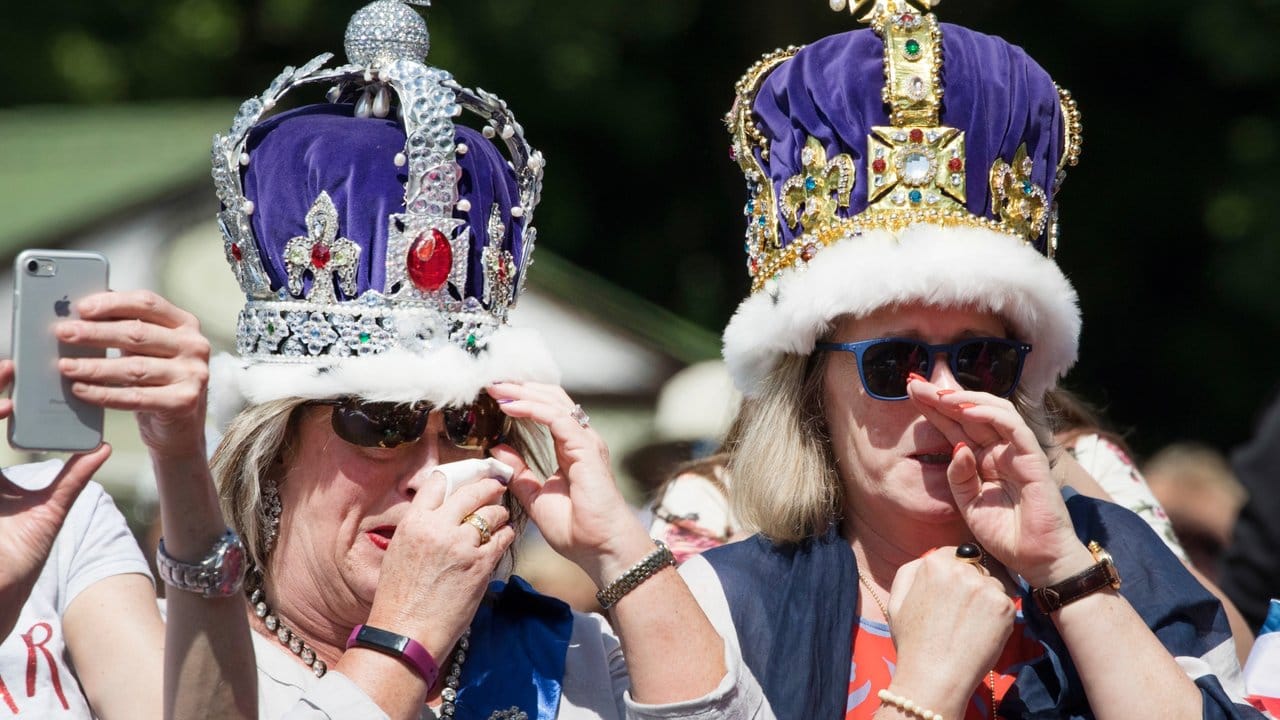 Die Hochzeit hat viele zu Tränen gerührt. Die Hochzeit hat viele zu Tränen gerührt.