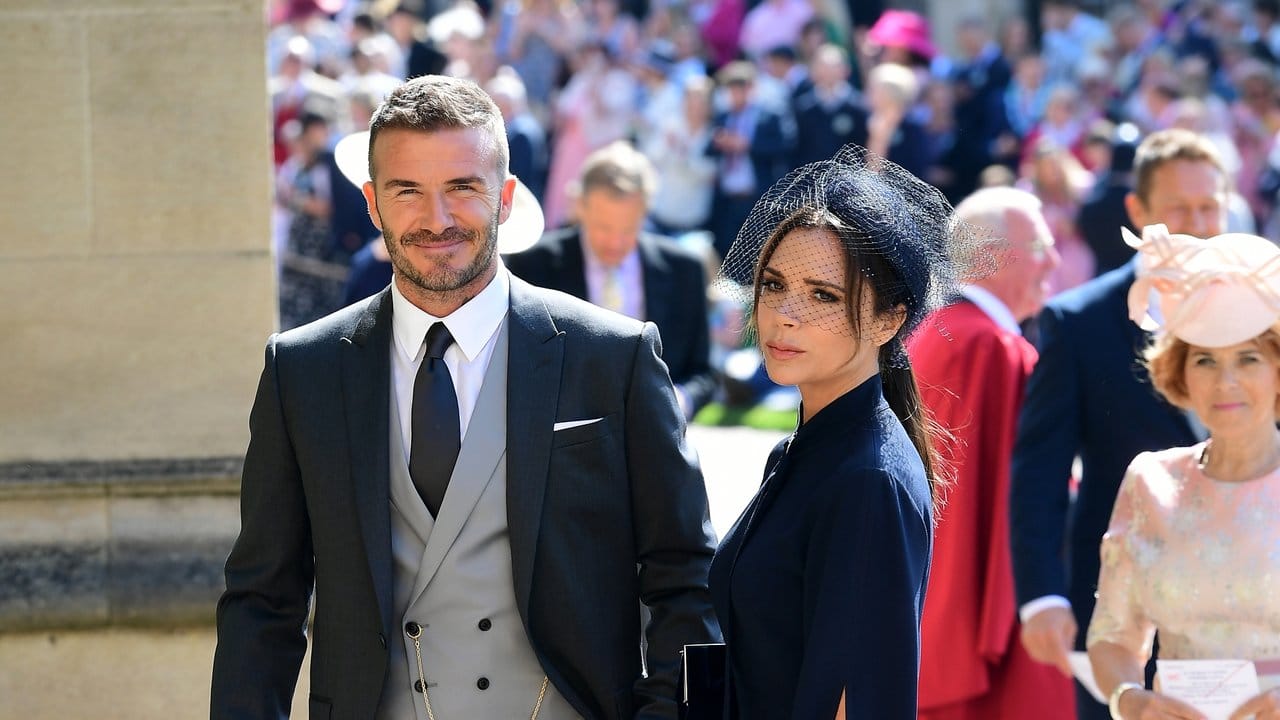 David Beckham strahlt, seine Frau Victoria verzichtet - wie so häufig - auf ein Lächeln.