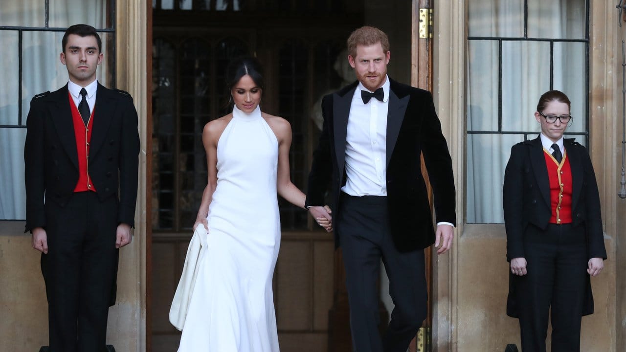 Prinz Harry und seine Frau Meghan verlassen Schloss Windsor um zum Hochzeitsfest im Frogmore House zu fahren.