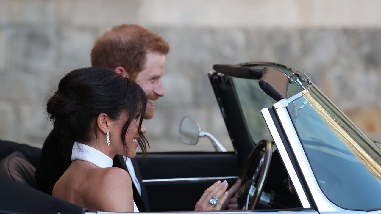 Harry und Meghan auf dem Weg zur Party. Harry und Meghan auf dem Weg zur Party.