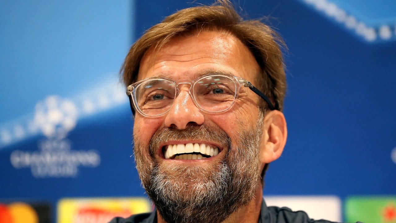 Liverpools Trainer Jürgen Klopp steht bei einer Pressekonferenz am Open Media Day in Liverpool Rede und Antwort.