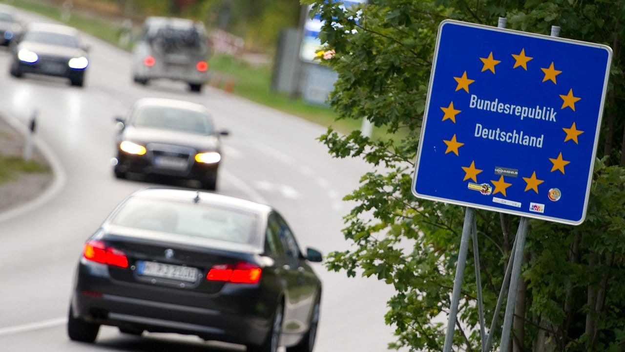 Über die Grenze zwischen Österreich und Bayern kamen 2015 und 2016 kam der allergrößte Teil der Flüchtlinge nach Deutschland. Über die Grenze zwischen Österreich und Bayern kamen 2015 und 2016 kam der allergrößte Teil der Flüchtlinge nach Deutschland.