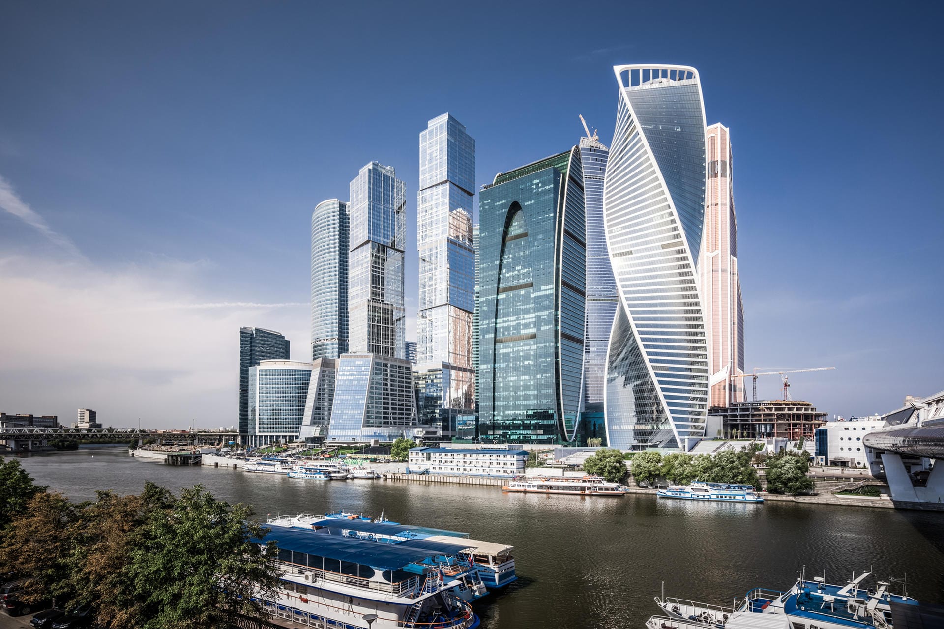 Die futuristischen Wolkenkratzer stehen im Geschäftsviertel Moskau City: Es liegt hauptsächlich am linken Moskwa-Ufer.