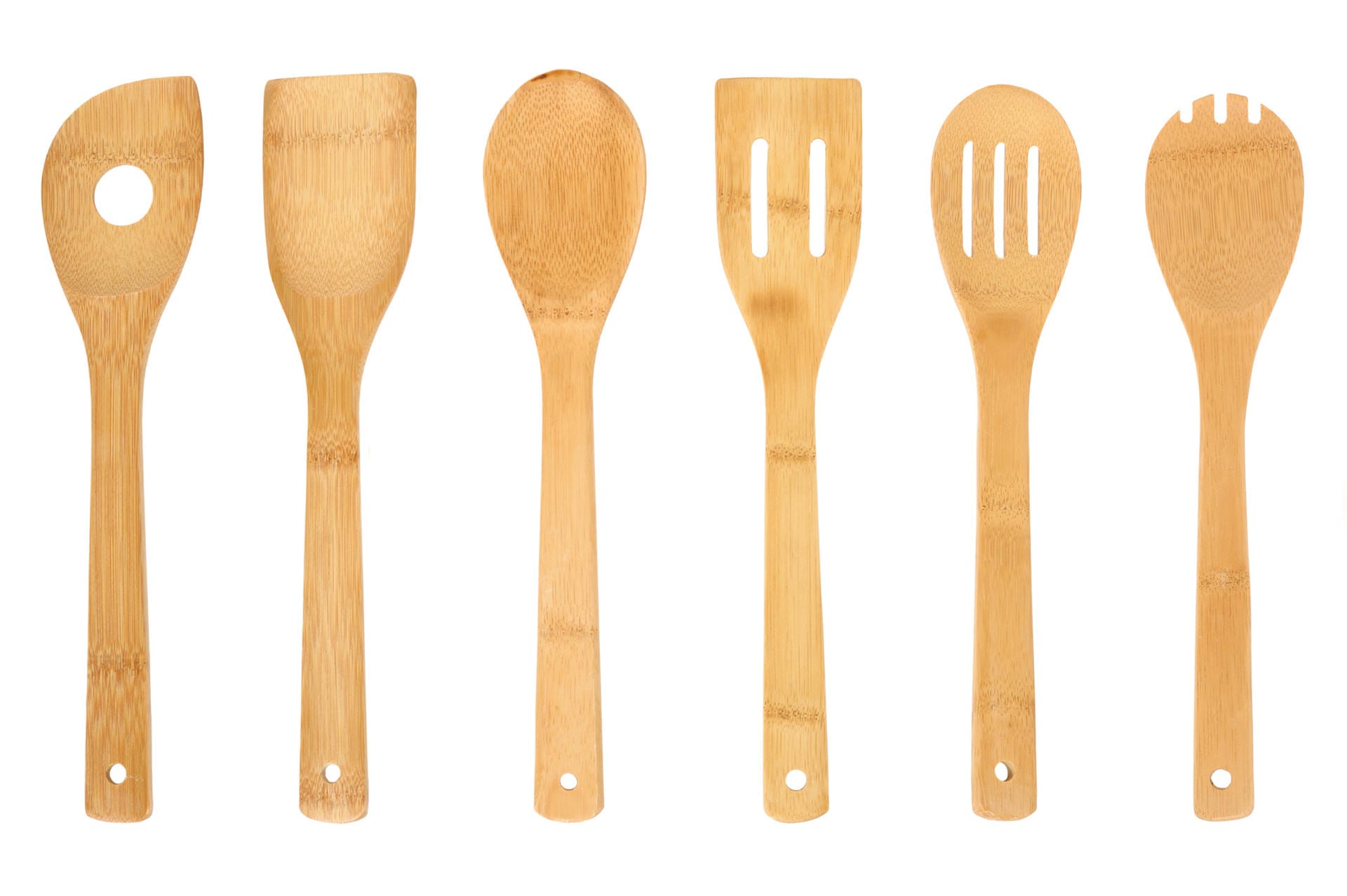 Bei Küchenutensilien wie Pfannenwender und Co. sind Holzvarianten die bessere Wahl als Plastikmodelle.