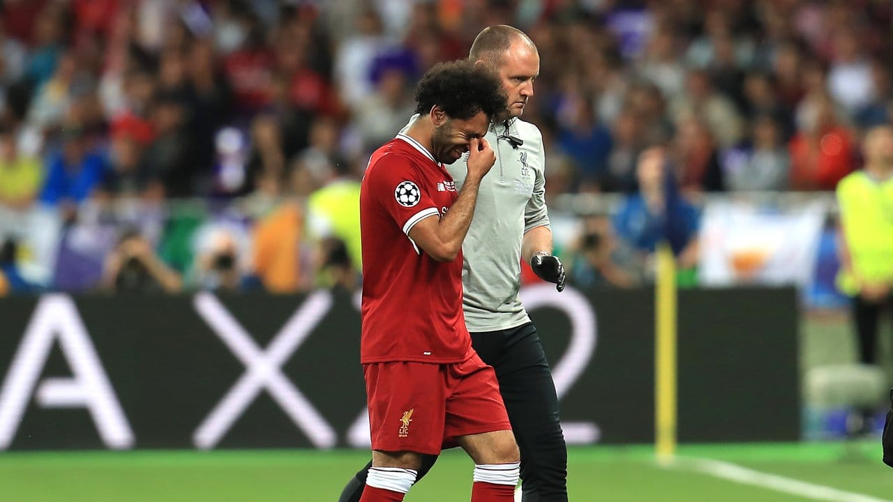 Der verletzte Mohamed Salah verließ unter Tränen den Platz.