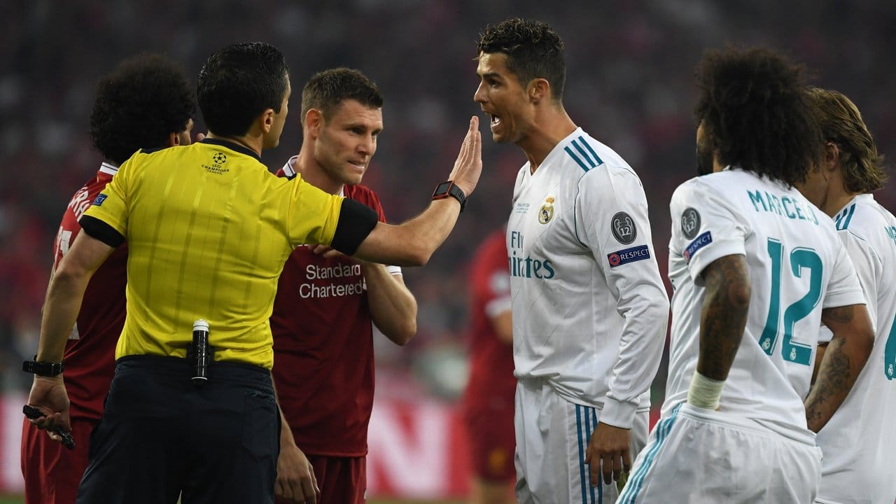Madrids Superstar Cristiano Ronaldo diskutierte mit Schiedsrichter.