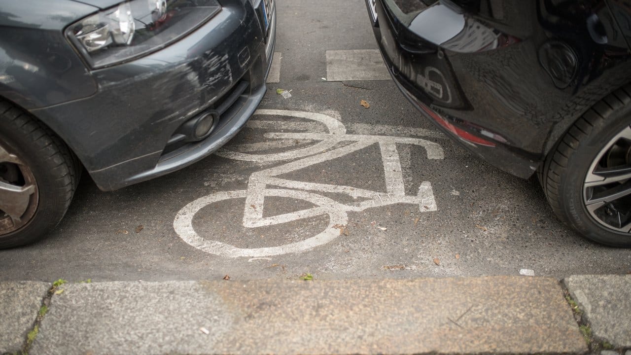 Radfahrer wollen während der Aktionswoche auf ihre Probleme mit Falschparkern aufmerksam machen. Radfahrer wollen während der Aktionswoche auf ihre Probleme mit Falschparkern aufmerksam machen.