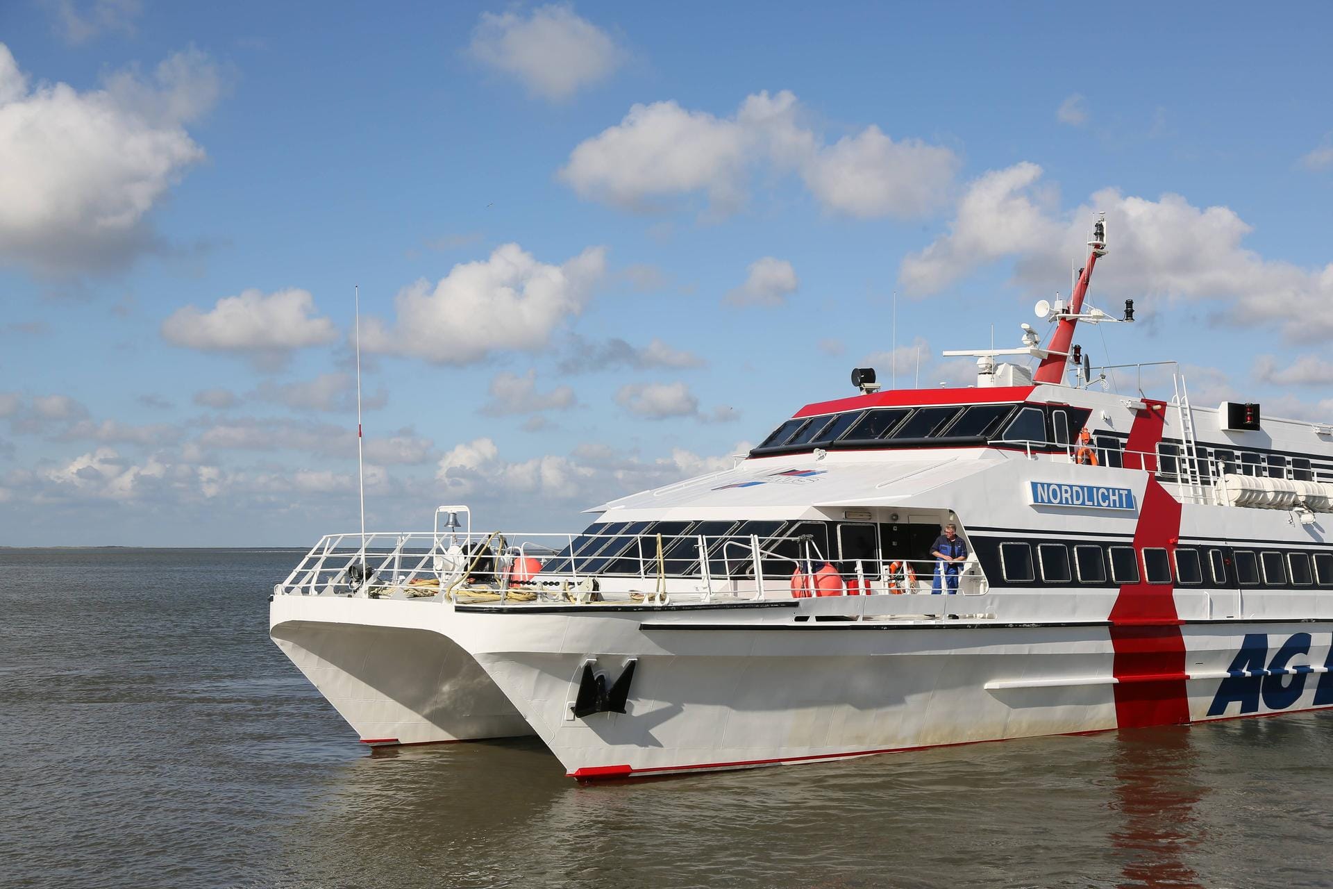 Katamaran: Das Boot bringt Urlauber von Borkum zurück nach Emden.