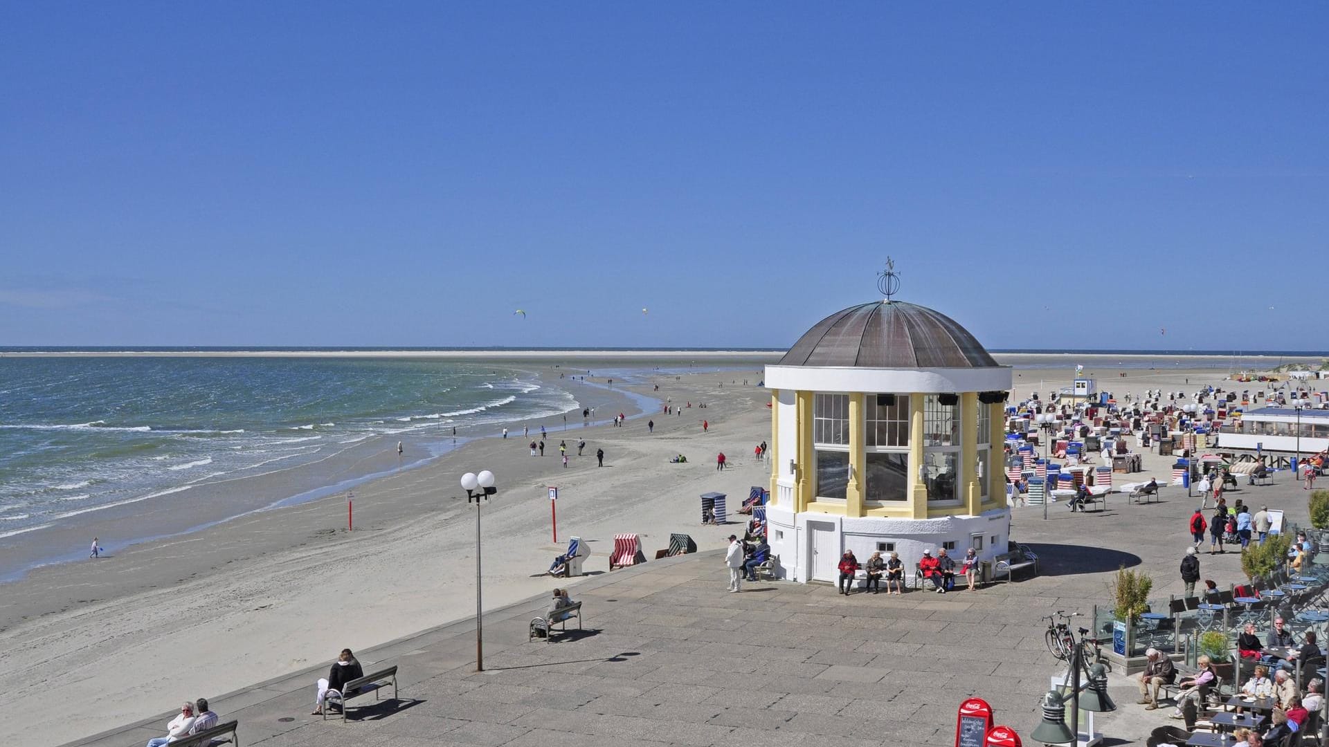 Promenade am Nordbad: Der Musikpavillon wurde 1911 erbaut und gilt als Wahrzeichen der Insel Borkum.