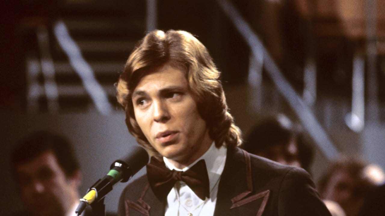 Jürgen Marcus nimmt 1975 mit "Ein Lied zieht hinaus in die Welt" am deutschen Vorentscheidung zum Grand Prix d'Eurovision de la Chanson teil. Jürgen Marcus nimmt 1975 mit "Ein Lied zieht hinaus in die Welt" am deutschen Vorentscheidung zum Grand Prix d'Eurovision de la Chanson teil.