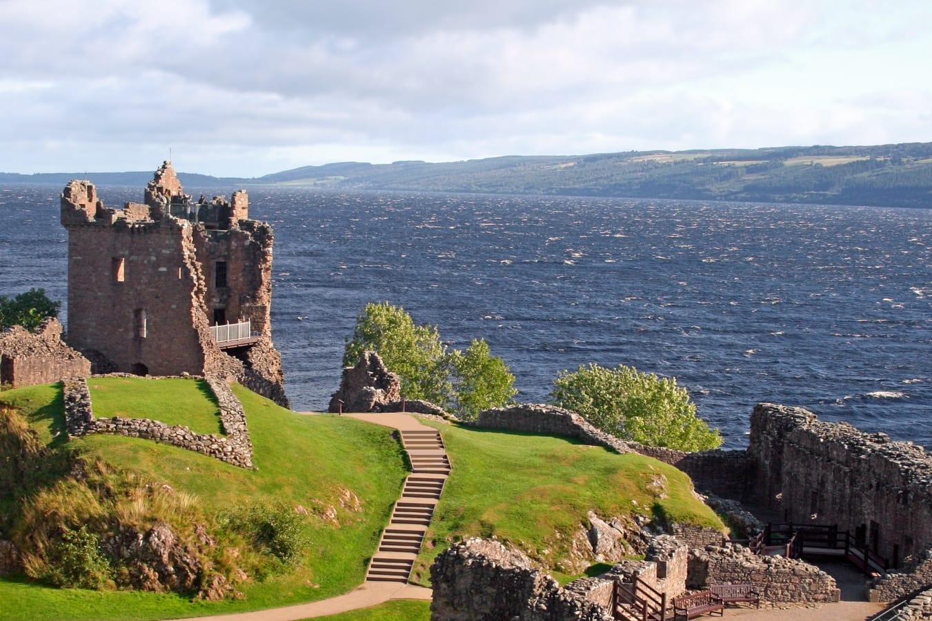 Urquhart Castle: Die Burgruine liegt unweit von Drumnadrochit, dem Epizentrum des Nessie-Tourismus.