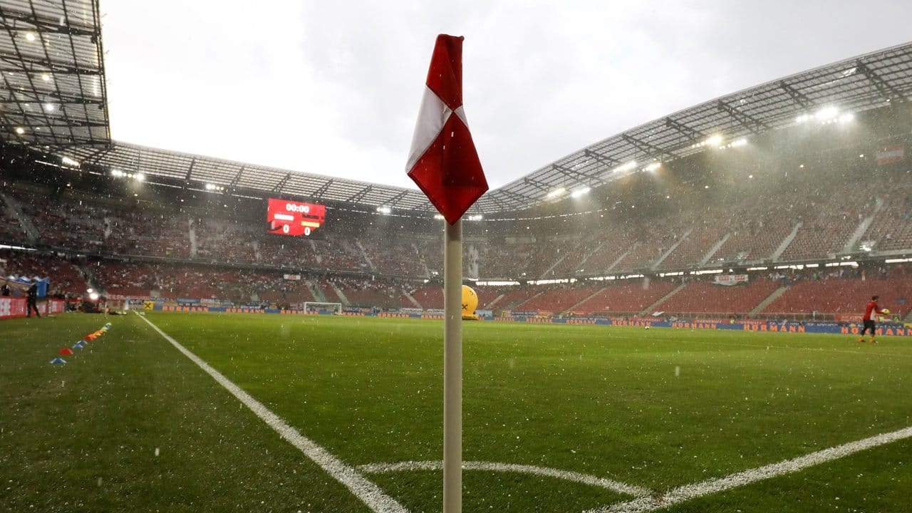 Das Unwetter machte die Austragung des WM-Tests Deutschlands in Klagenfurt fast unmöglich.