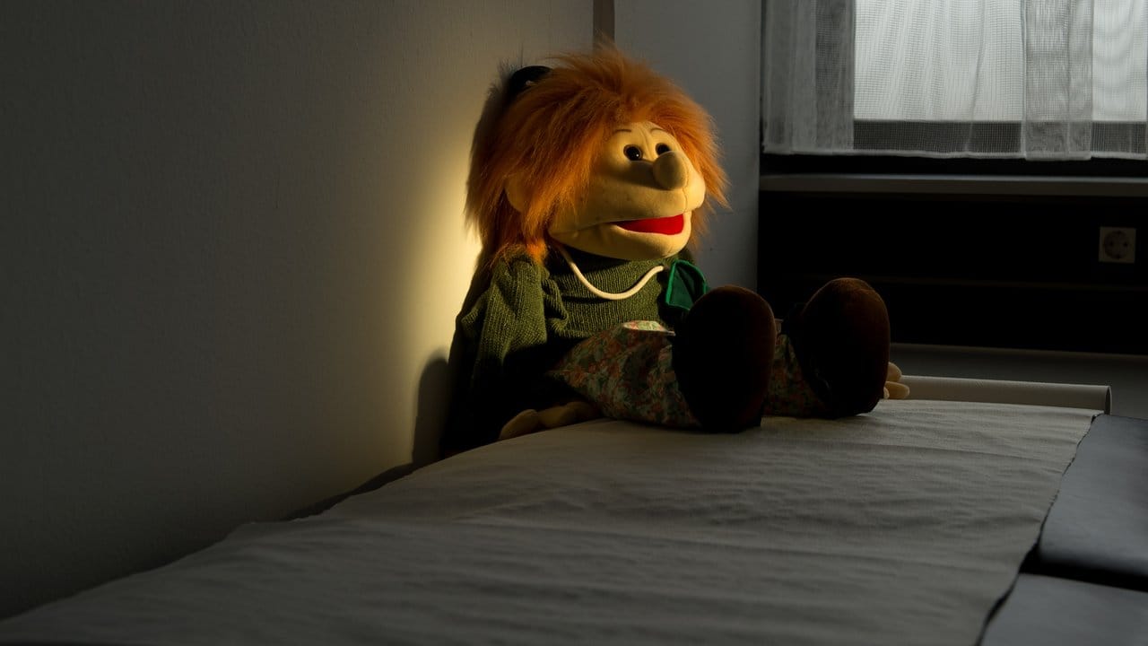 Handpuppe in einem Untersuchungsraum der Kinderschutzambulanz der Medizinischen Hochschule. Handpuppe in einem Untersuchungsraum der Kinderschutzambulanz der Medizinischen Hochschule.