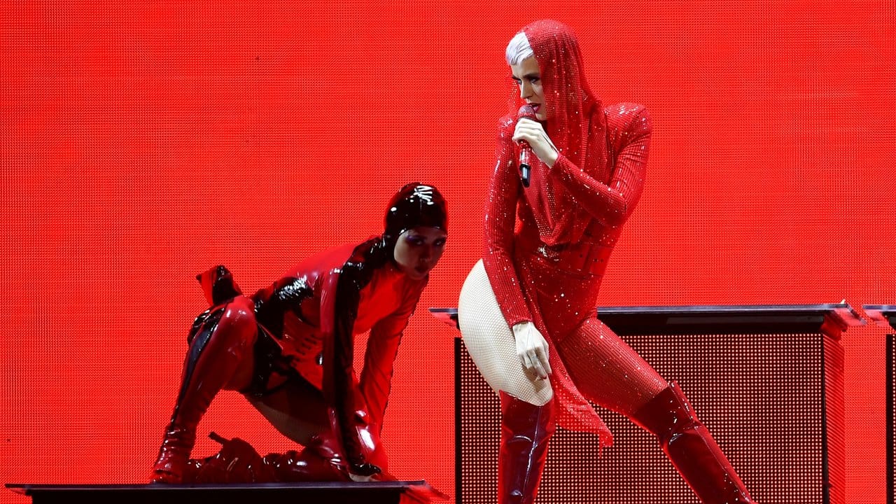 Katy Perry bietet ihren Fans eine große Show für Augen und Ohren. Katy Perry bietet ihren Fans eine große Show für Augen und Ohren.