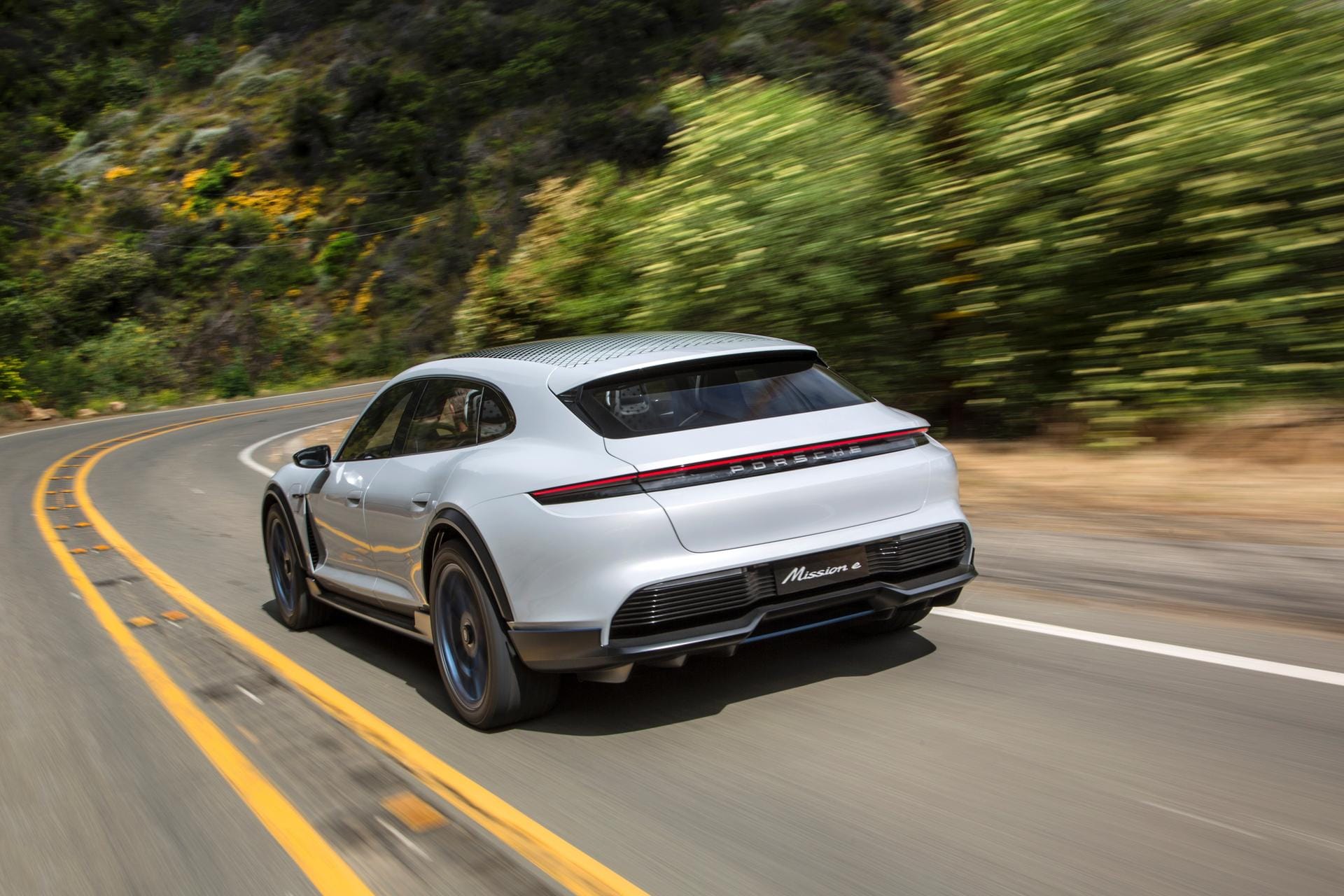Traumhafte Teststrecke: Auf den Straßen rund um Los Angeles kann der Porsche Cross Turismo sein Leistungspotenzial demonstrieren.