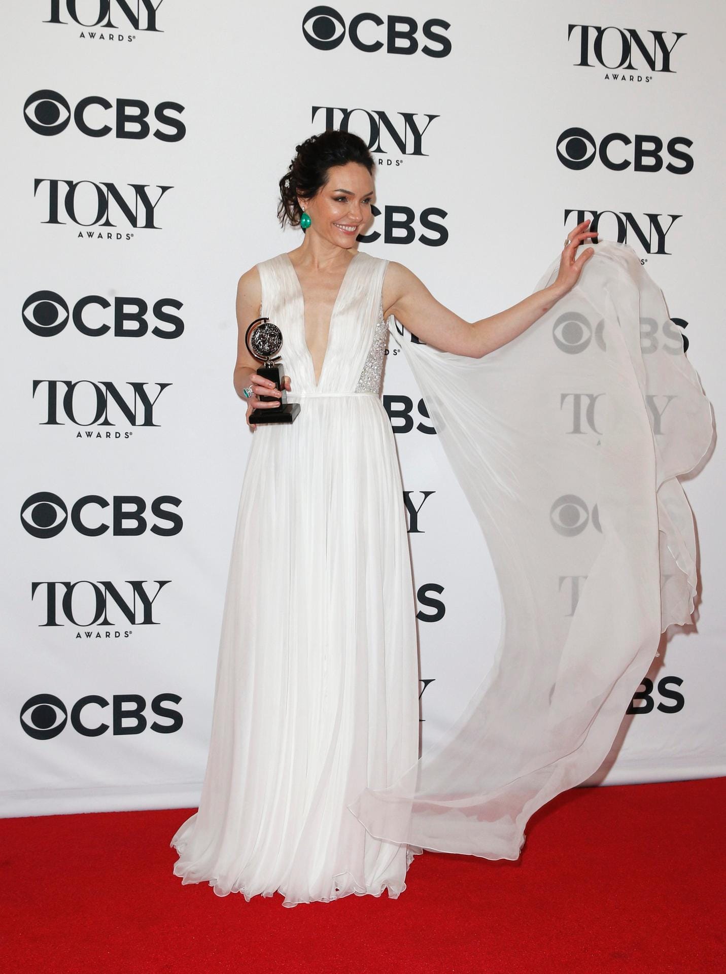 Katrina Lenk: Sie bekan den Preis als beste Hauptdarstellerin im Musical "The Band's Visit", ihr Dress erinnerte an ein Brautkleid.