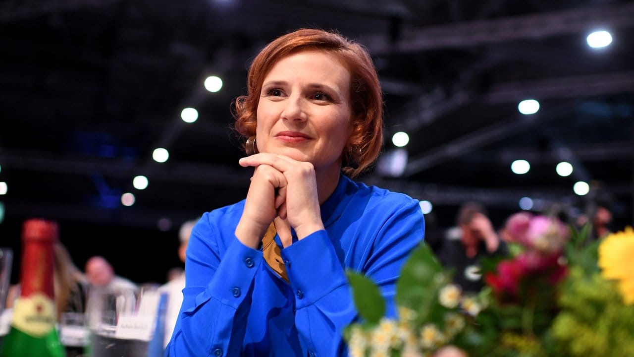 Katja Kipping beim Bundesparteitag nach ihrer Wiederwahl. Katja Kipping beim Bundesparteitag nach ihrer Wiederwahl.
