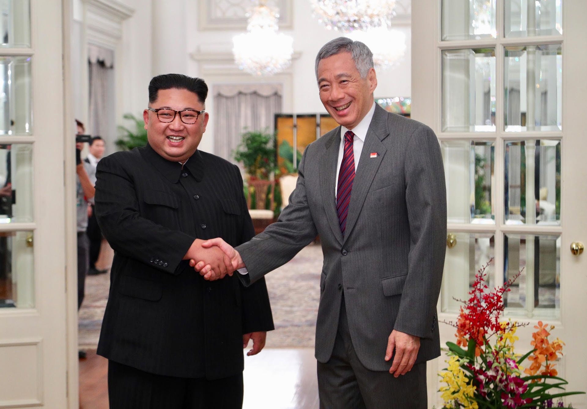 Vor dem Gipfeltreffen in Singapur: Auch Kim Jong Un wurde nach seiner Ankunft von Lee Hsien Loong im Präsidentenpalast begrüßt.