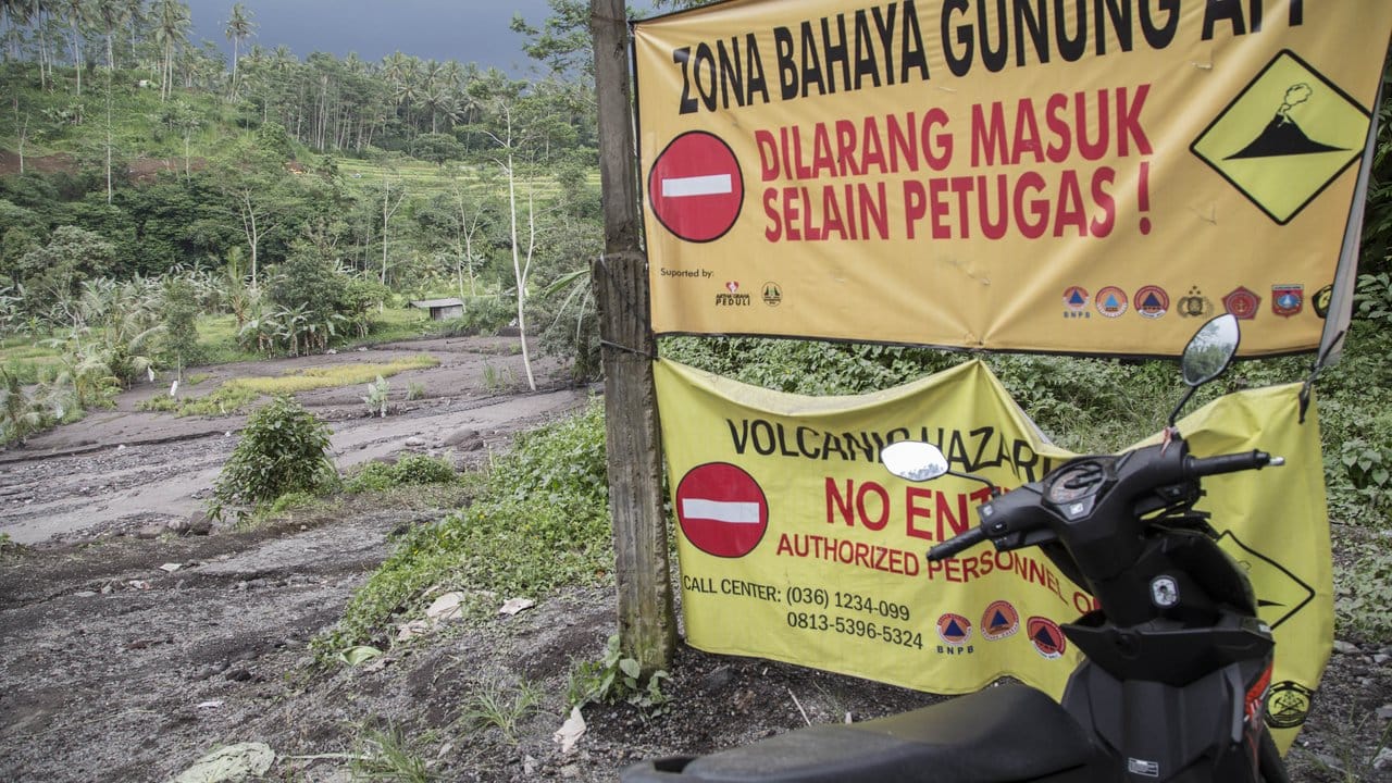 Während der schweren Ausbrüche im November 2017 wurde eine große Sicherheitszone rund um den Mount Agung gesperfrt.