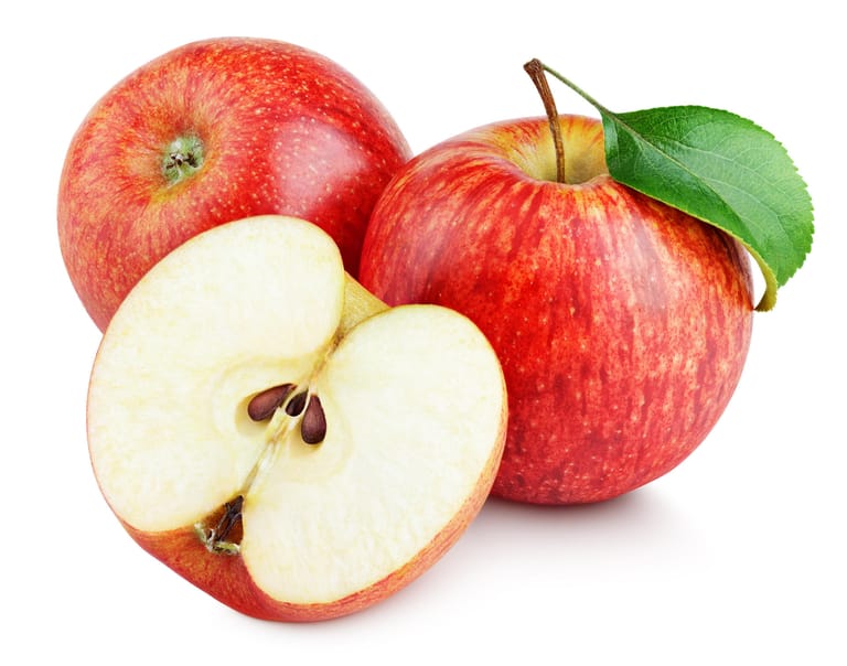 Rote Äpfel mit Blatt und Apfelhälfte