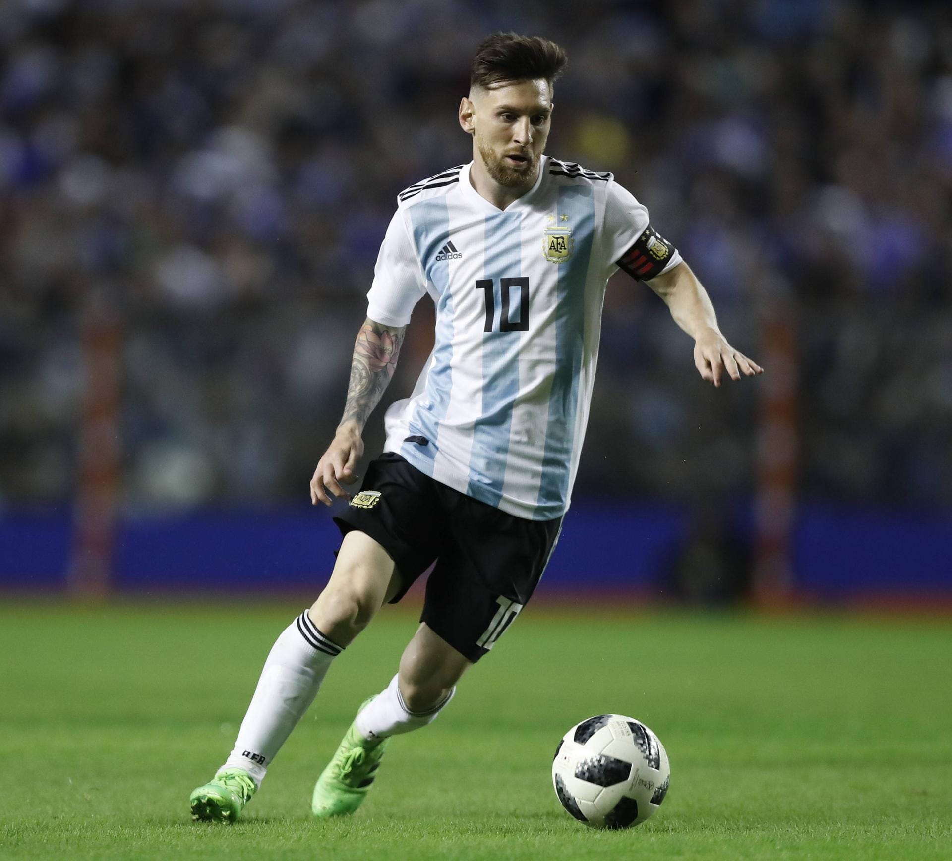 Lionel Messi (Argentinien): "Der Floh" ist mit 1,70 Meter nicht der Größte, so dass "La Pulga" seinen Namen der geringen Körpergröße zu verdanken hat. Tierische Spitznamen sind in Südamerika besonders beliebt.