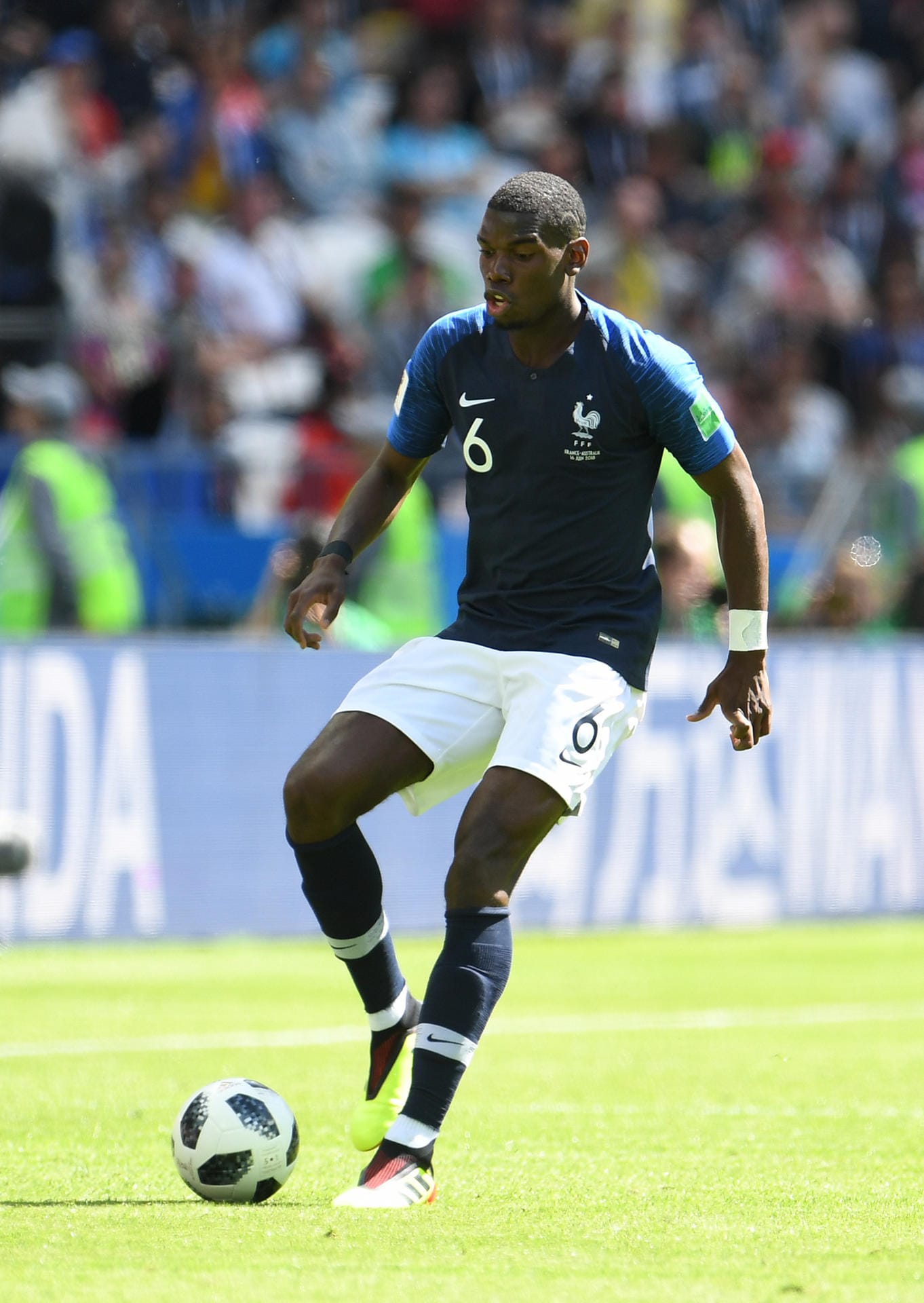 Paul Pogba: Die Frisur des französischen Fußballers ist überraschend unauffällig. Eigentlich zeigt sich der 25-Jährige am liebsten mit knalligen Farben und aufwendiger Rasur.
