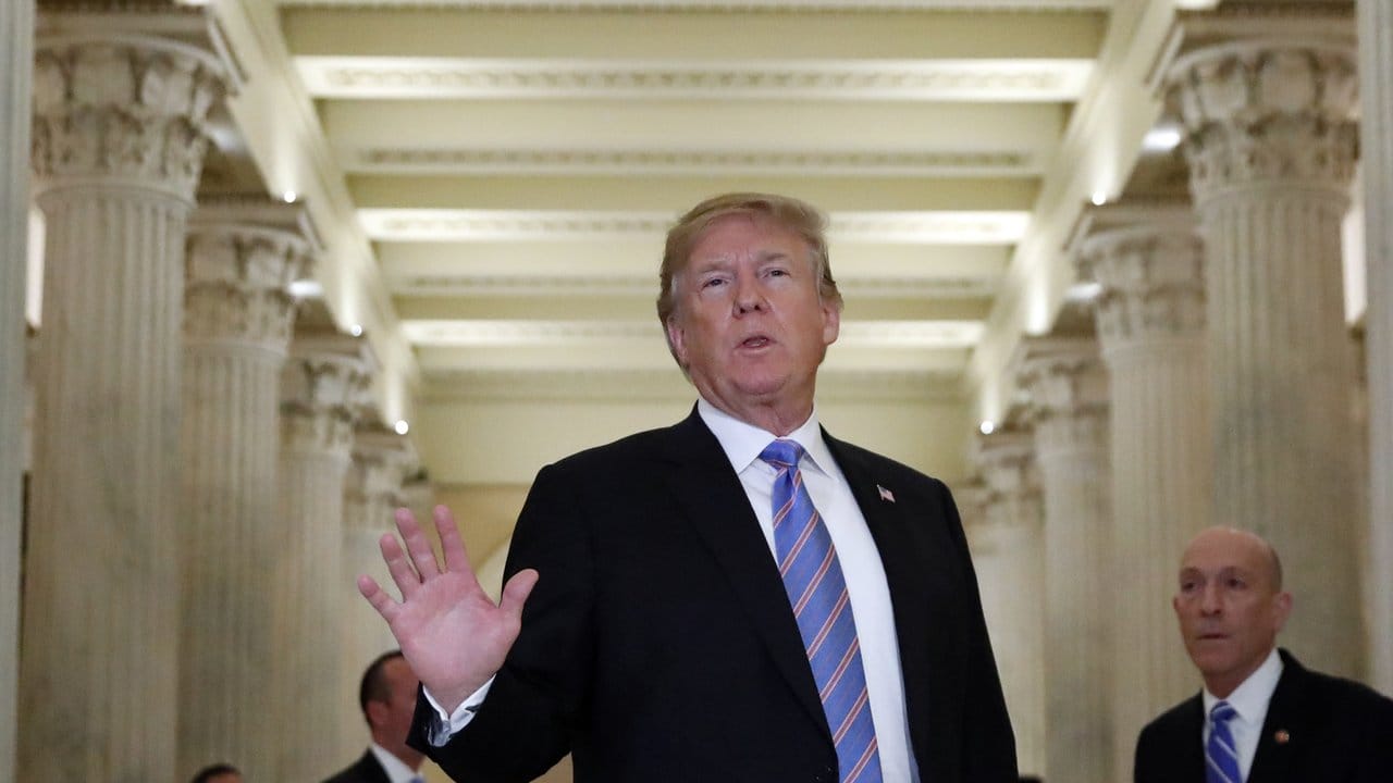US-Präsident Donald Trump kommt zu einem Treffen auf dem Capitol Hill um im Kongress über Einwanderungspolitik zu sprechen.