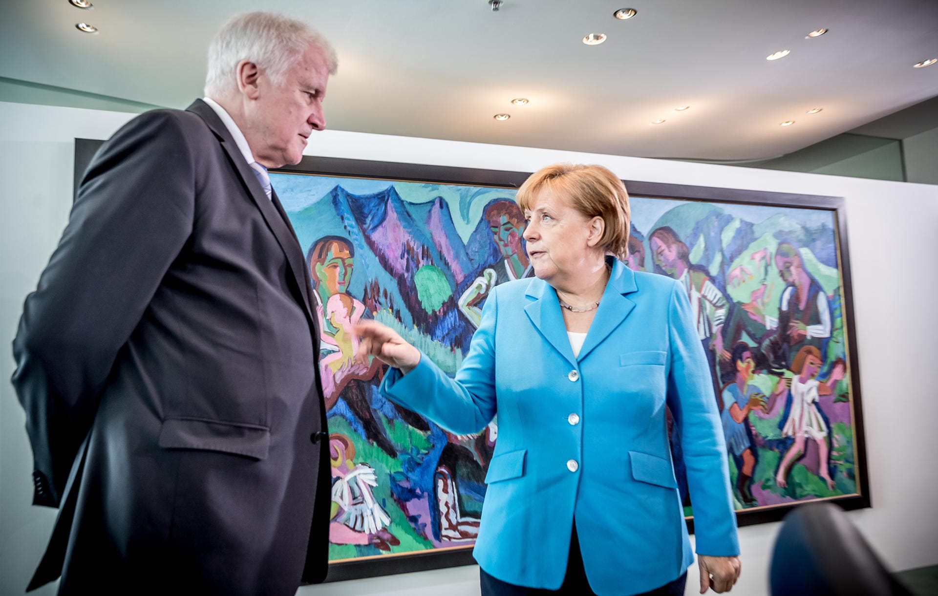 13. Juni 2018: Wenn sich Kanzlerin Angela Merkel und ihr Innenminister Horst Seehofer treffen, sind das mittlerweile überwiegend Krisentreffen. Es geht natürlich um: Flüchtlinge. Lösung? Bis heute nicht in Sicht.