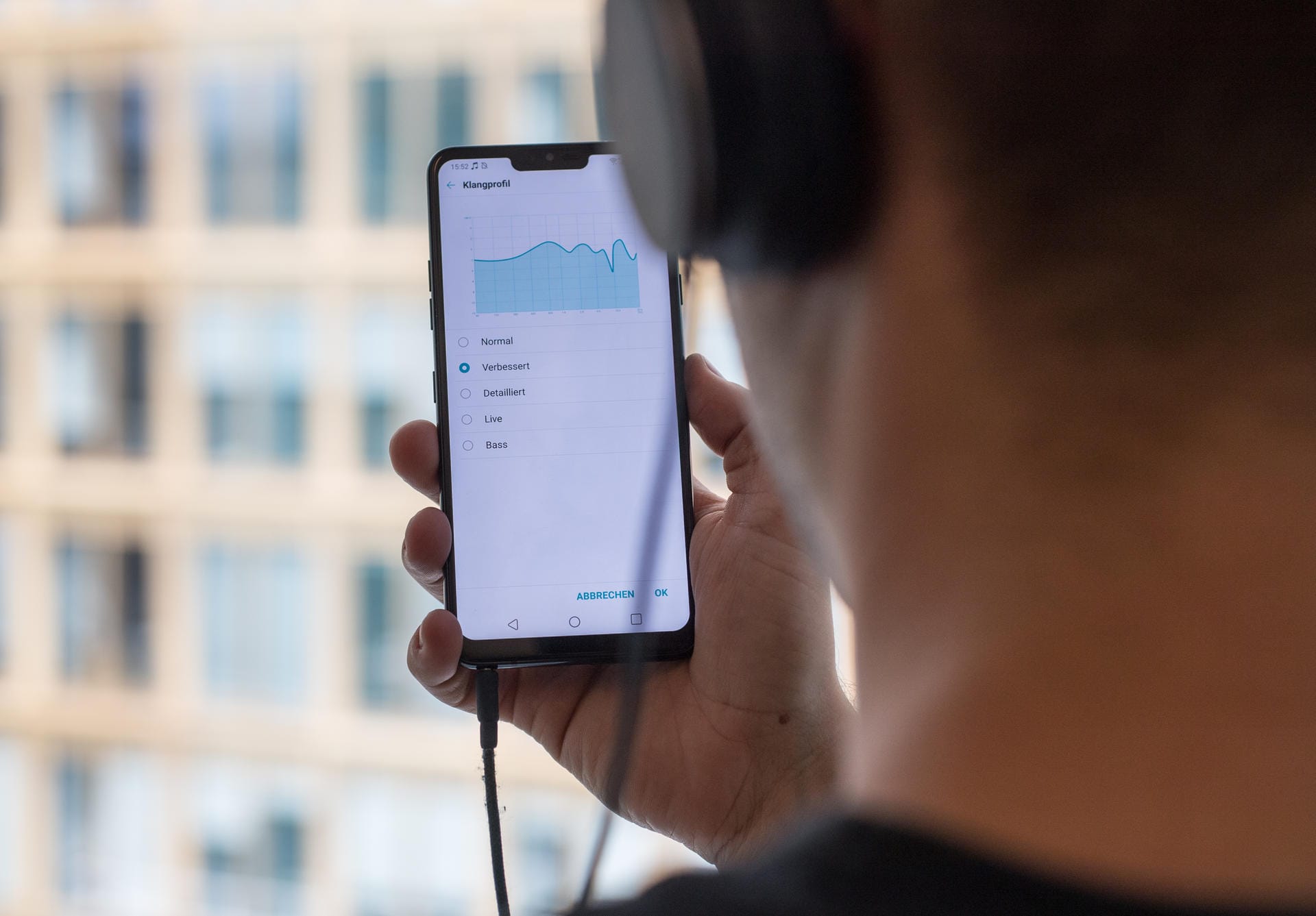 Der Quad-DAC des LG G7 ThinQ soll das Smartphone auch zum Hi-Fi-Abspielgerät machen. Seine Software erlaubt zahlreiche Tonanpassungen.