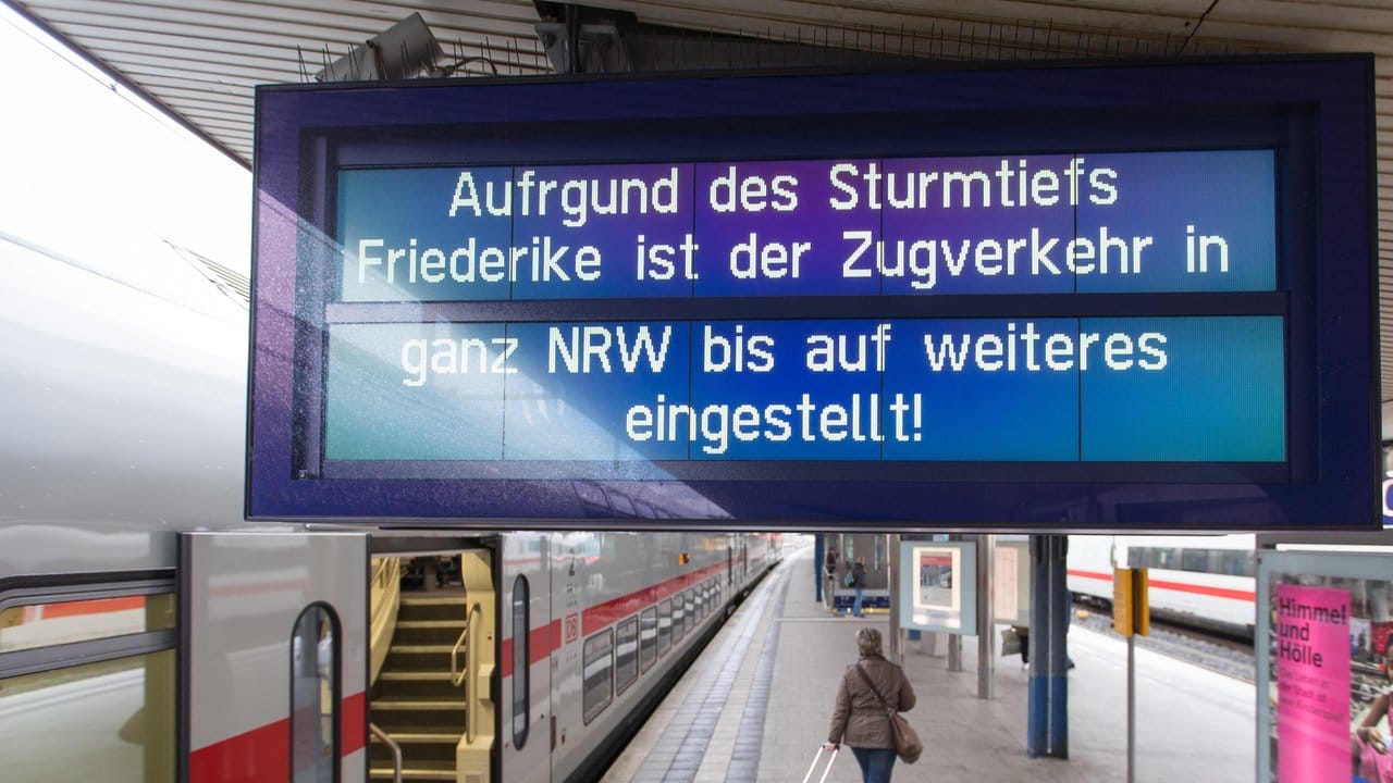 Nichts geht mehr: Am Bielefelder Hauptbahnhof erfahren Reisende am 18. Nichts geht mehr: Am Bielefelder Hauptbahnhof erfahren Reisende am 18.