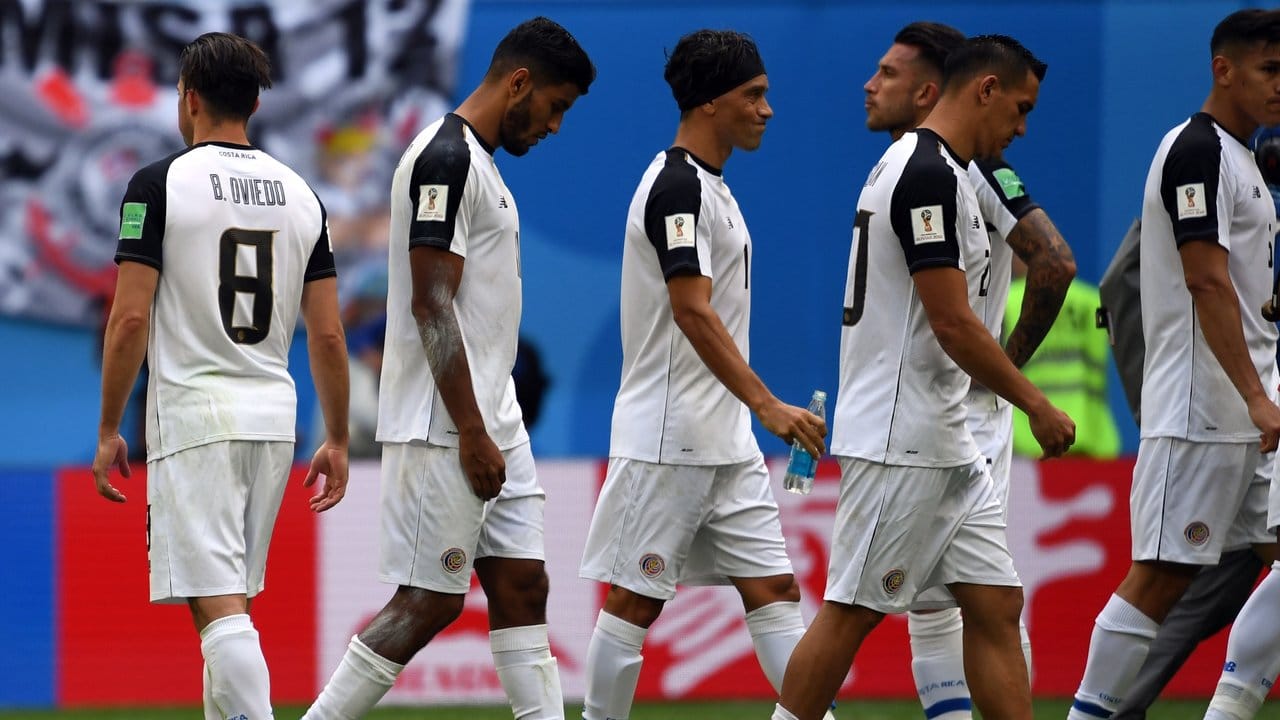 Die Spieler aus Costa Rica verließen nach den späten Toren enttäuscht den Platz.