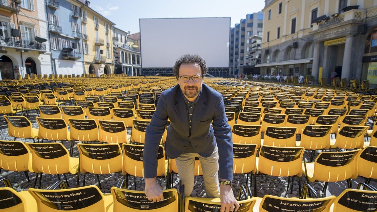 Carlo Chatrian, der künstlerische Leiter des Filmfestivals von Locarno, auf der Piazza Grande.
