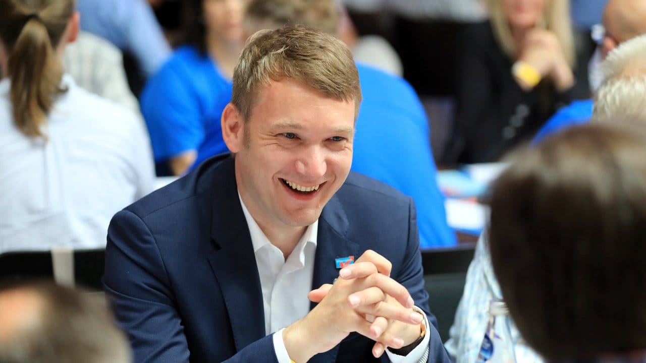 André Poggenburg gehört zu den hochrangigen AfD-Politikern, die am Treffen des rechtsnationalen "Flügels" der Partei teilnehmen. André Poggenburg gehört zu den hochrangigen AfD-Politikern, die am Treffen des rechtsnationalen "Flügels" der Partei teilnehmen.