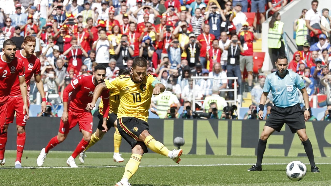 Kapitän Eden Hazard bringt Belgien vom Elfmeterpunkt mit 1:0 in Führung.